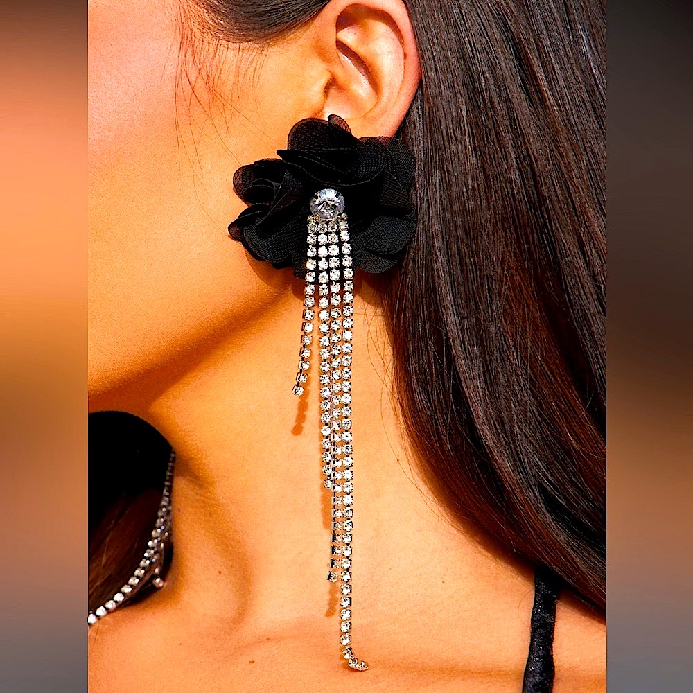 Flora Babe Drop Earrings New 6$